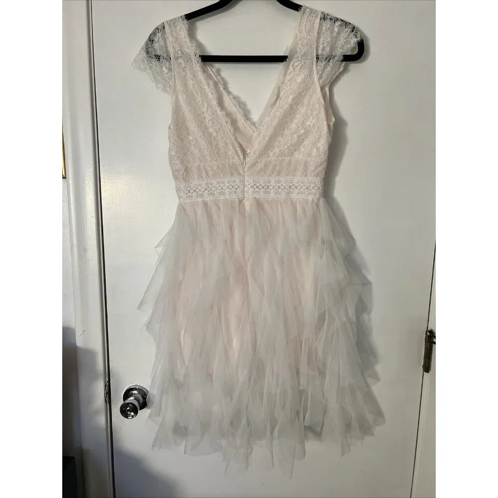 Women's M Deep V Neck Cocktail Dress Floral Lace  Asymmetrical Trim Tiered Dress